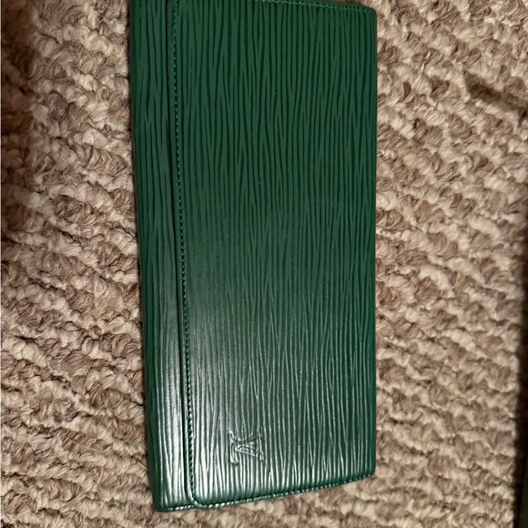 Louis Vuitton Green Epi bucket bag with matching wallet and - Picture 2 of 10